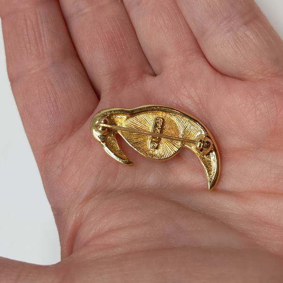 Monet Gold Tone Toucan Brooch Pin Signed Faux Pearl Rhinestones - Picture 3 of 9